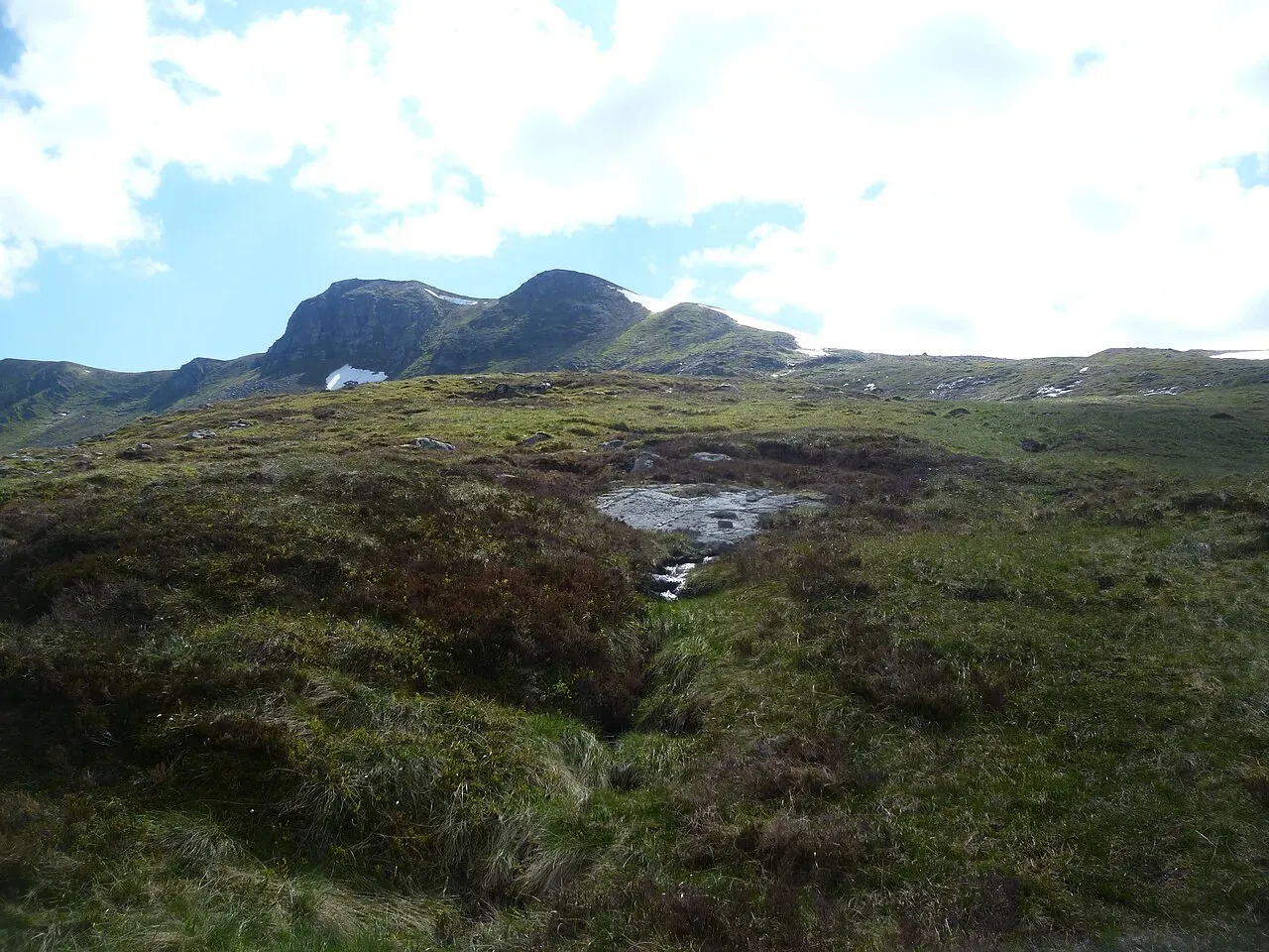 View of Carn Dearg (Monadhliath) (946m), Cairngorms, Scotland